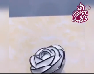 گل رز با خامه
