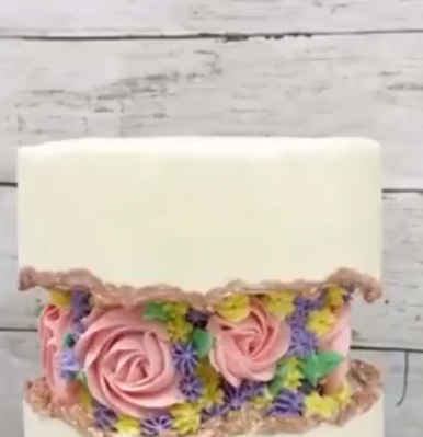 تزئین کیک خامه ای
